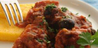 Pesce al sugo con olive