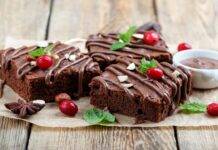 Torta al cioccolato e frutta secca