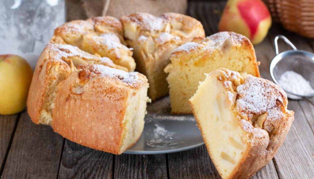Torta di mele alla panna montata | Soffice e delicata