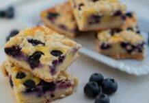 Torta di mele e mirtilli sofficissima | Invitante e profumata Torta morbida alla frutta