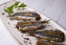 Alici ripiene al forno | Il sapore e il gusto del mare in tavola alici ripiene forno ricetta FOTO ricettasprint