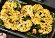 Bistecche di cavolfiore e mandorle | vegetariane e gustosissime Bistecche di cavolfiore e mandorle