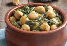 Ceci e spinaci in padella | Semplici e facili Contorno di legumi con verdura
