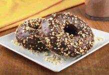 Ciambelline vanigliate al cacao ricoperte al cioccolato | irresistibili Ciambelline vanigliate al cacao ricoperte al cioccolato