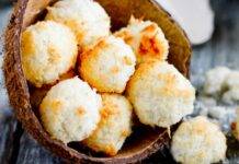 Dolcetti di cocco e albumi | Croccanti fuori e morbidi dentro Dolcetti con soli 3 ingredienti