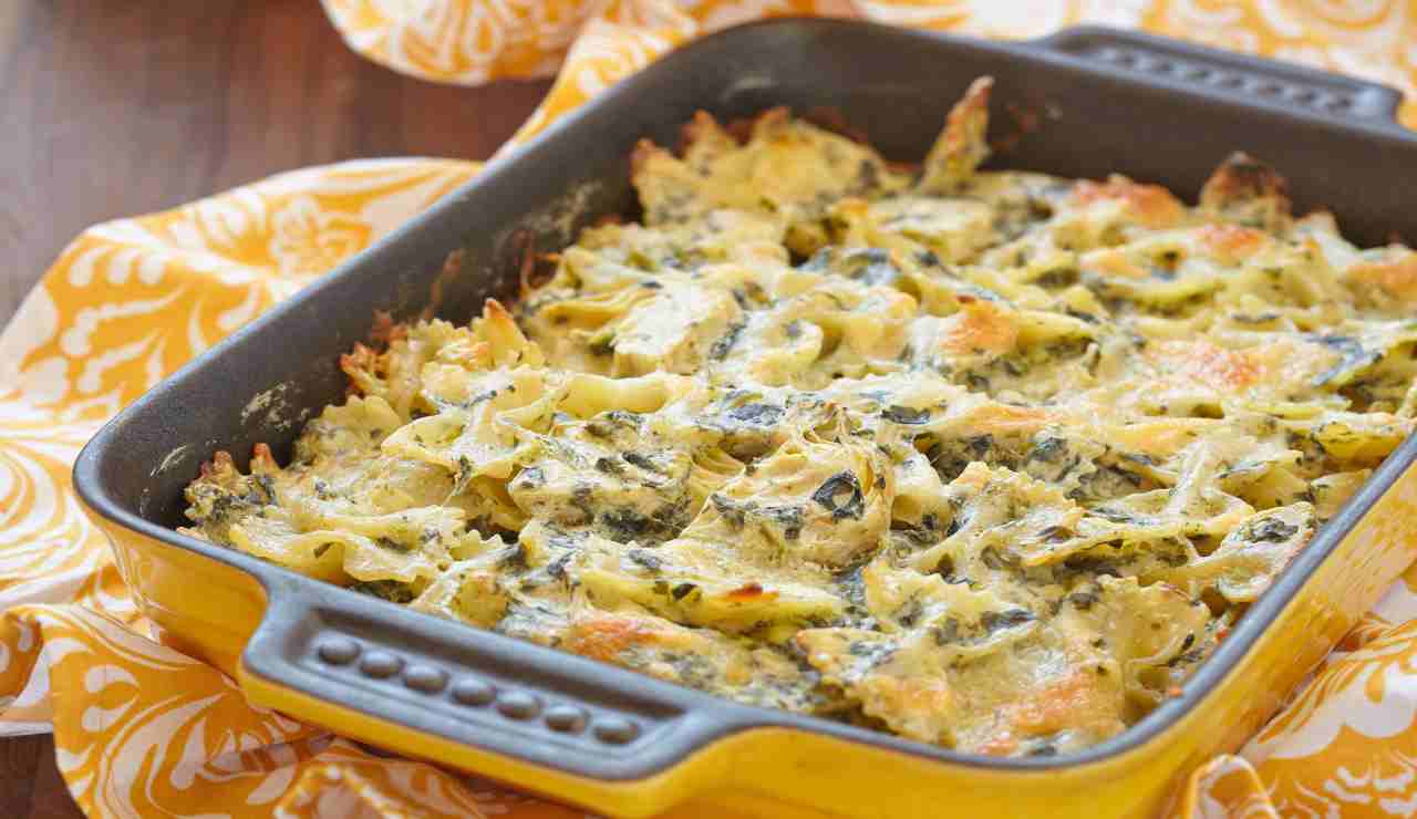 Farfalle al forno con pesto di zucchine ricotta e pancetta | buonissime