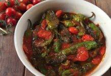 Peperoncini verdi con pomodoro
