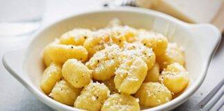 Primo di polenta farina e formaggio