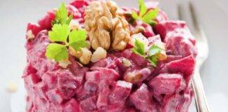 Insalatona estiva di tuberi con latticini e frutta secca