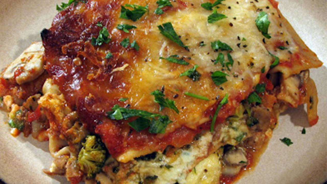 lasagna con verdure e ricotta e salsiccia