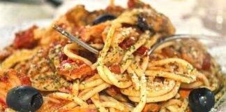 Pasta al sugo e crostacei