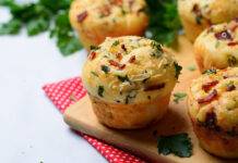 Muffin al prosciutto crudo e radicchio, simpaticissimi finger food Muffin salati al prosciutto e verdure