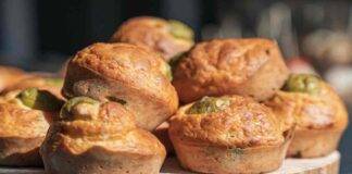 Muffin salati di olive e ricotta