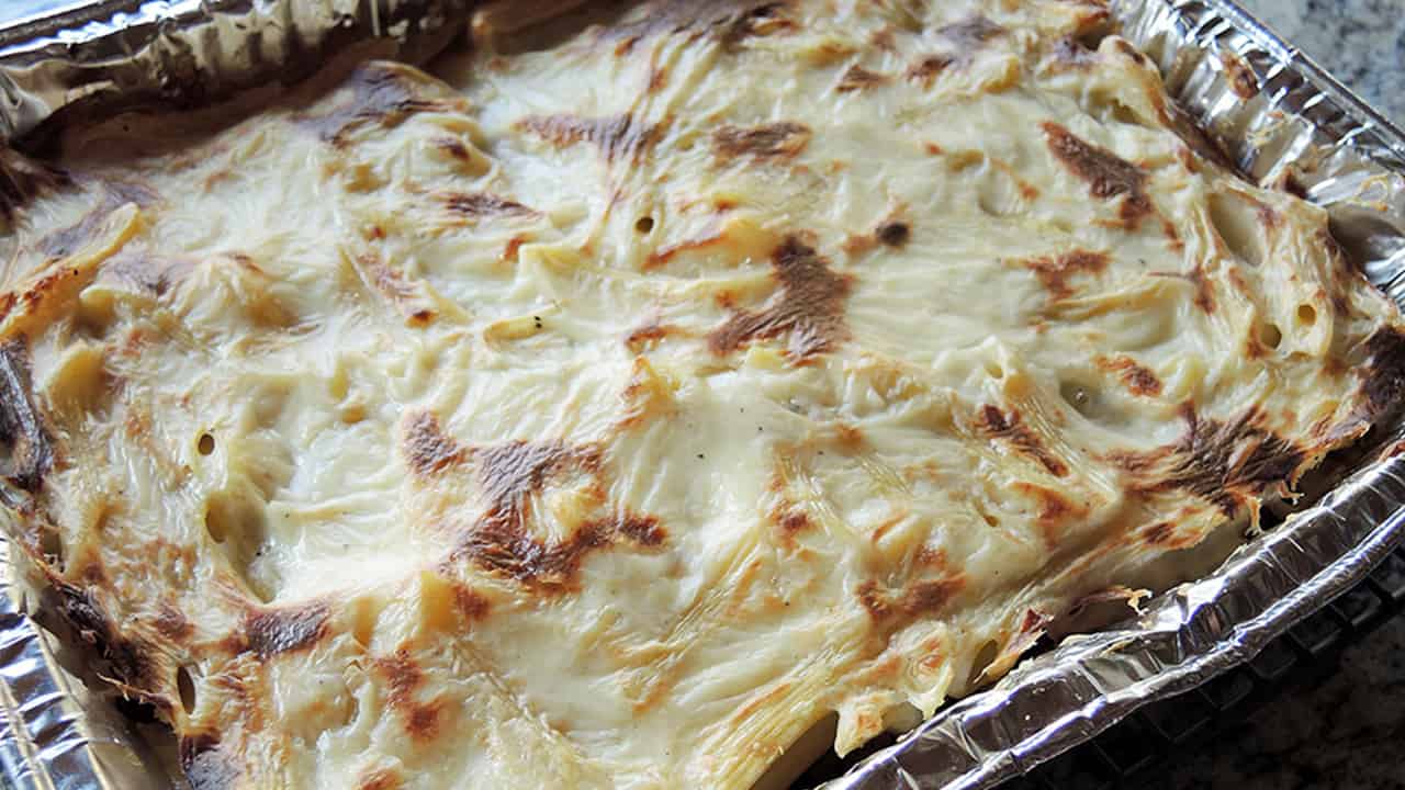 Pasta al forno con besciamella e melanzane