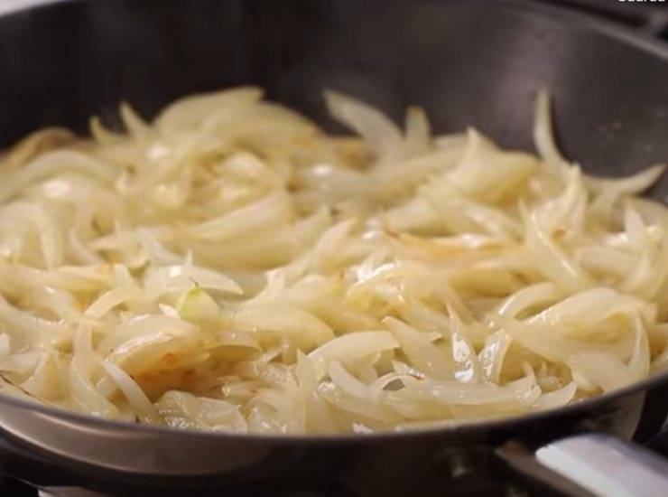 Pasta pane e cipolle ricetta
