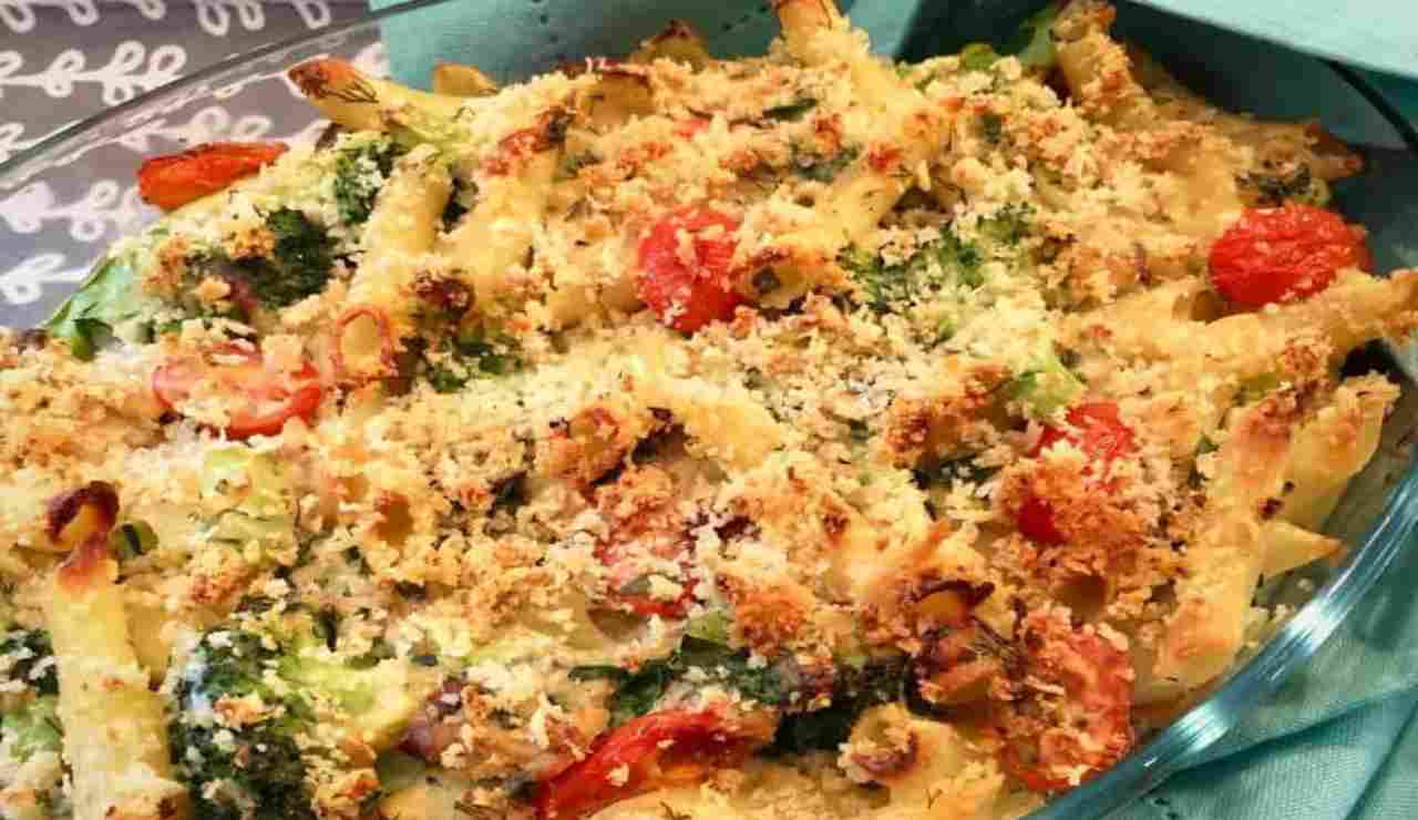 Pasticcio di pasta con broccoli pomodorini e besciamella 