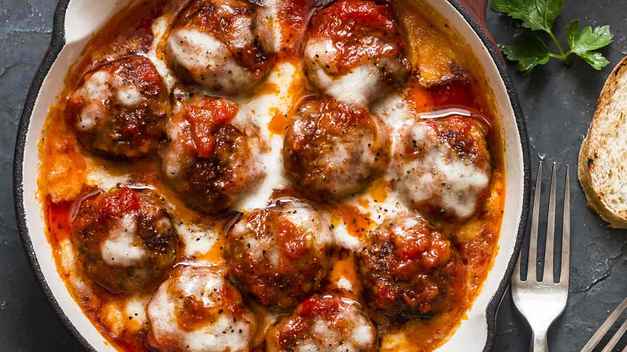 carne macinata con mozzarella e sugo di pomdoro