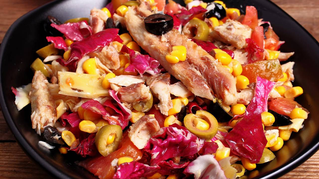 Radicchio stufato con pesce olive e mais