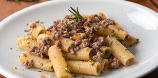 Pasta con sugo macinato senza pomodoro