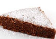 Torta tenerina con cioccolato al latte | Come riciclare al meglio le uova di Pasqua