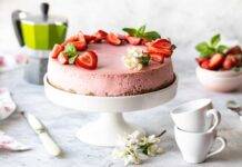 torta yogurt mousse fragole ricetta FOTO ricettasprint