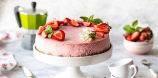 torta yogurt mousse fragole ricetta FOTO ricettasprint
