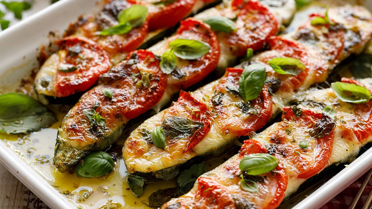 uchien al forno con mozzarella e pomodoro