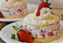 Deliziose panna e fragole | Dolcetti facilissimi e super golosi