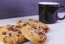 Biscotti integrali al caffè e gocce di cioccolato | Senza burro e zucchero Dolcetti senza zuccheri aggiunti