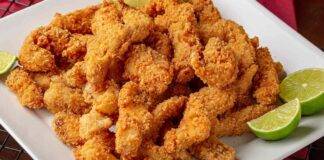 Nugget di pollo nella friggitrice ad aria