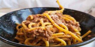 Bucatini al ragù di salsiccia