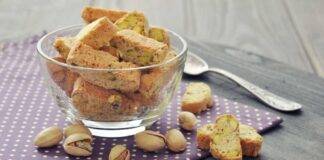 Biscotti salati con frutta secca