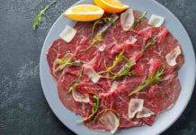 Carpaccio di manzo, il crudo marinato senza coprirne il sapore Manzo crudo marinato