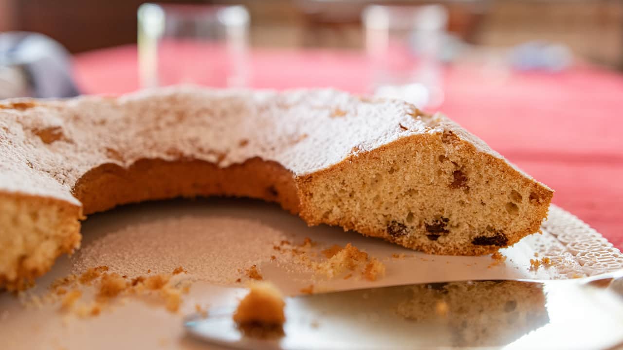 Ciambella senza lattosio con uvetta e cardamomo