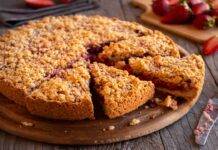 Crumble fragole e ricotta | Un fine pasto super goloso Dolce con le fragole veloce