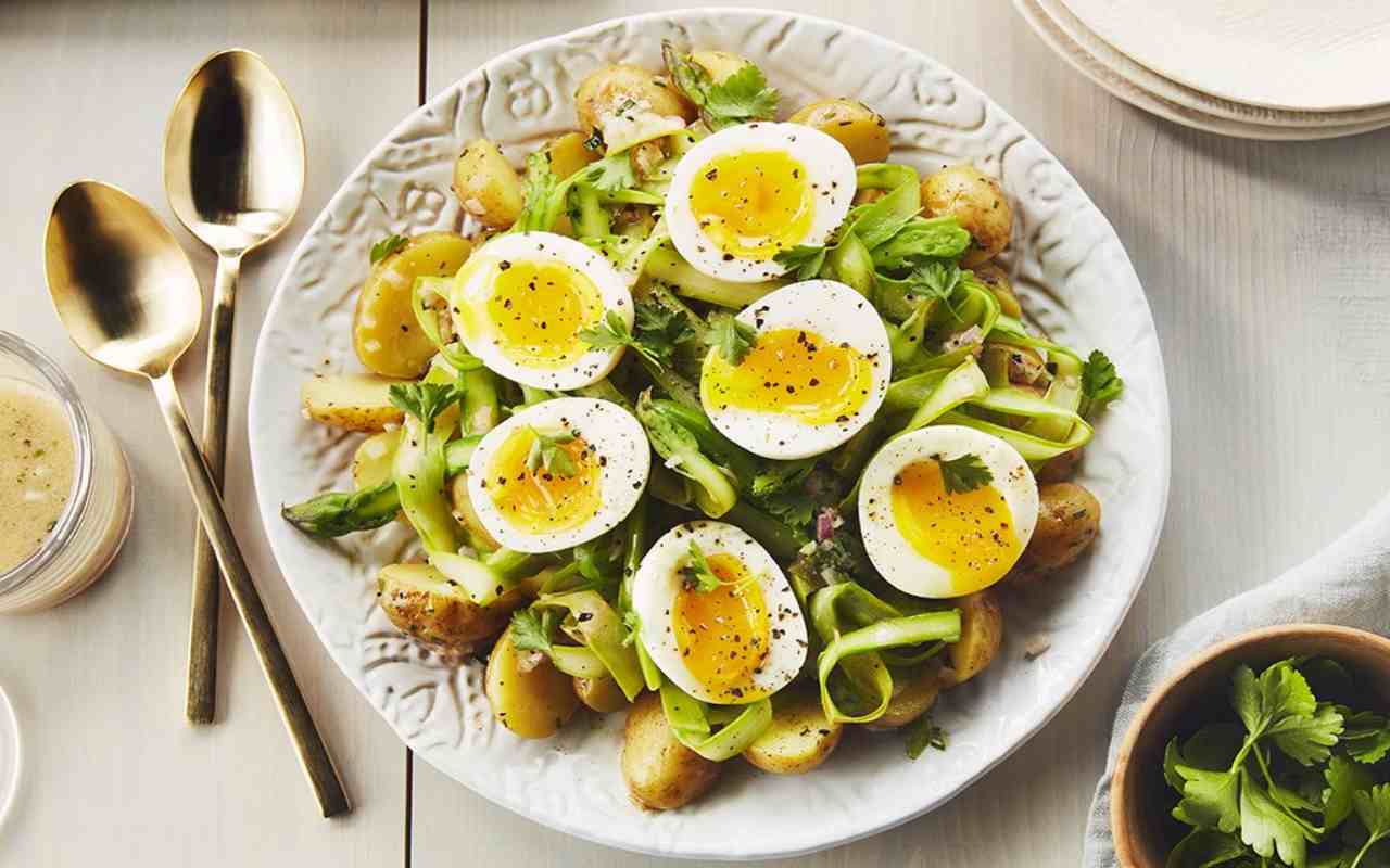 insalata uova asparagi patate ricetta FOTO ricettasprint