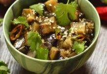 Melanzane bollite all’insalata | Velocissime e leggere Melanzane bollite all'insalata ricetta