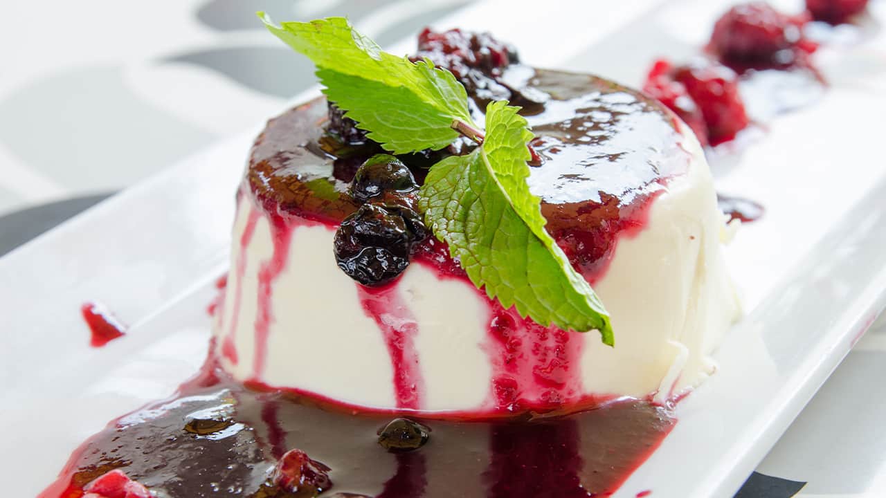 Panna cotta vegetale ai frutti rossi