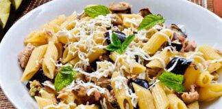 pasta con pesce e pezzi di ortaggio