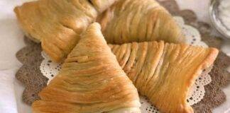 Sfogliatelle salate con caciotta e pancetta