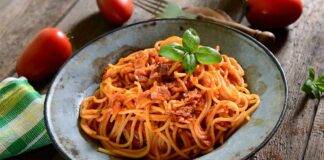 Pasta con pancetta e pomodoro