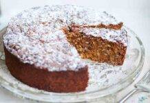 Torta carote, cacao e mandorle | Il dolce per la colazione del sabato torta carote cacao mandorle ricetta FOTO ricettasprint