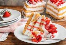 Torta di fragole biscottata alla philadelph