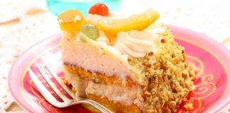Dolce di Pan di Spagna con crema di ricotta e frutta secca