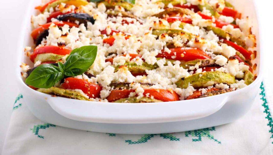 Zucchine e pomodori al forno gratinati con la feta | Croccanti e saporite