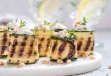 Zucchine farcite con ricotta salsicce e pinoli tostati | particolari e gustose Zucchine farcite con ricotta salsicce e pinoli tostati