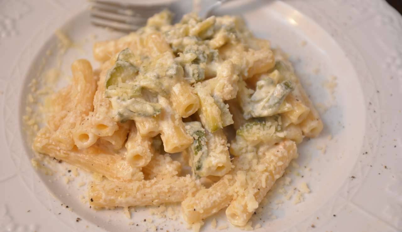 pasta zucchine pecorino e panna ricettasprint