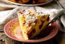 Torta morbida alle fragole e mandorle senza latte