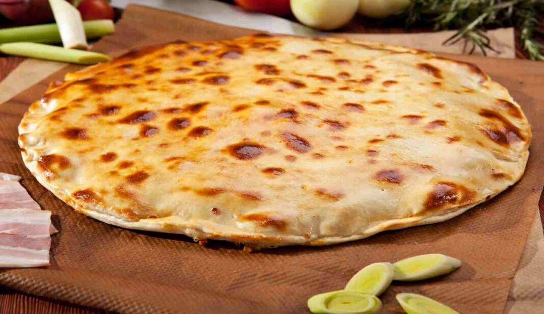 Calzone Pugliese di cipolle bianche | ricetta tipica ...