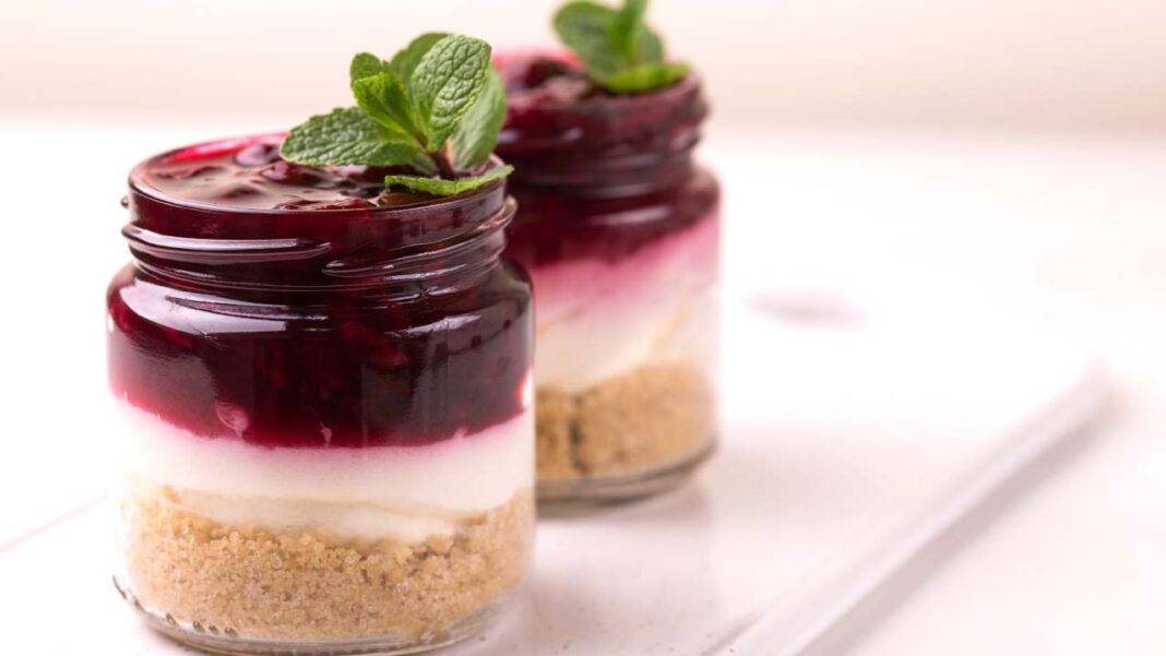 Cheesecake yogurt e amarene in barattolo Il dessert fresco e cremoso